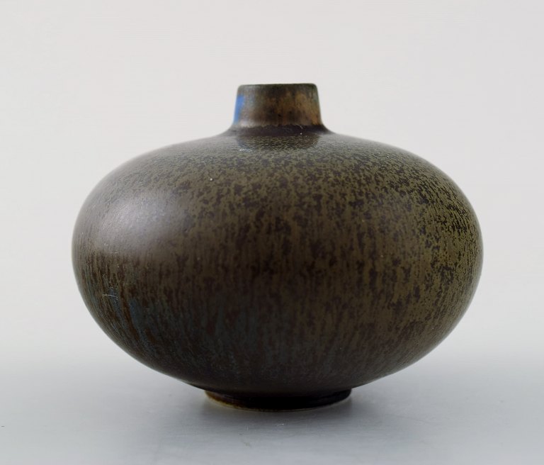 Berndt Friberg Studio ceramic vase. Modern Swedish design. Unique, handmade.