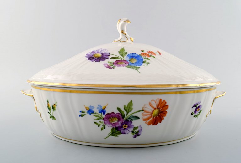 Royal Copenhagen Saxon Flower, lidded tureen.
