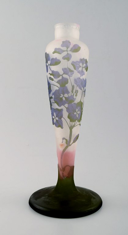 Emile Gallé art glass vase, approx. 1910s.
Decorated with flowers.