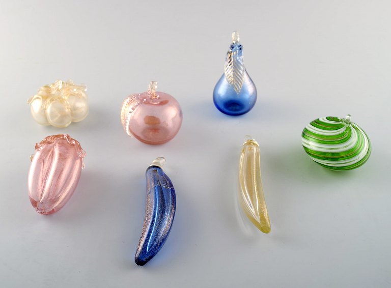 Large collection of Murano fruits in art glass, 1960 s. A total of seven fruits.