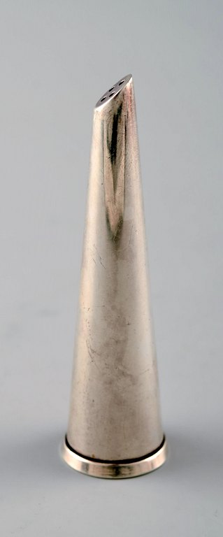 E. Dragsted. Modernist pepper pot of sterling silver.
