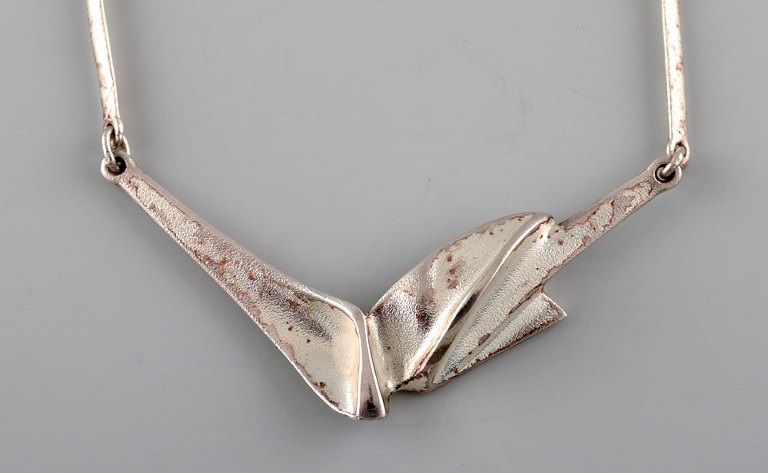 Björn Weckström, Lapponia, Finland.
Vintage modernist necklace in sterling silver.