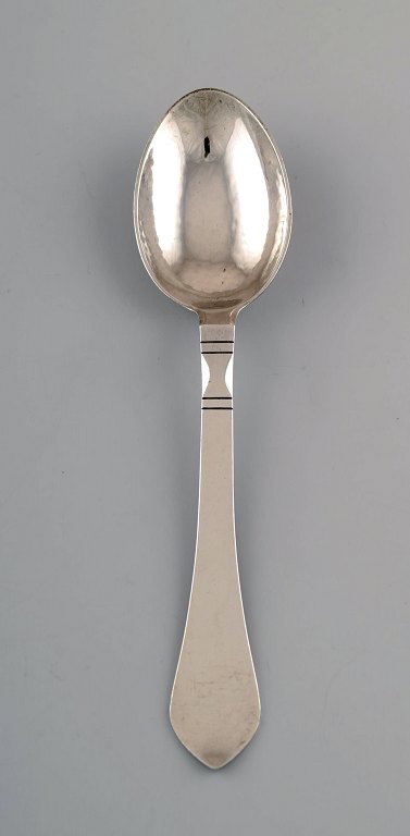 Georg Jensen Continental (Antik) dessertske, sølvbestik, hammerslået.