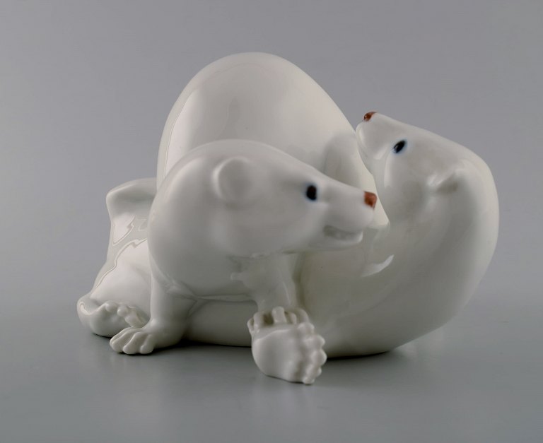 Rare Royal Copenhagen figurine, pair of weasels.
Decoration Number 4572.