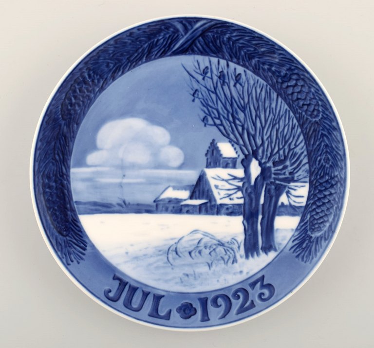 Royal Copenhagen, Christmas plate from 1923.
