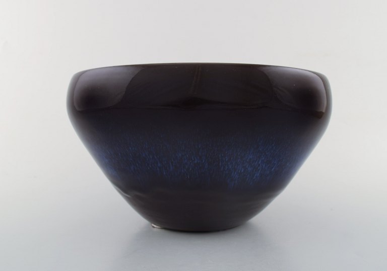 Beautiful glaze in deep dark blue shades.
