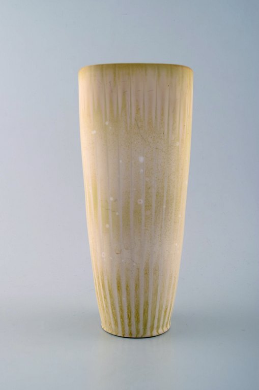 Rorstrand / Rörstrand stoneware vase by Gunnar Nylund.
