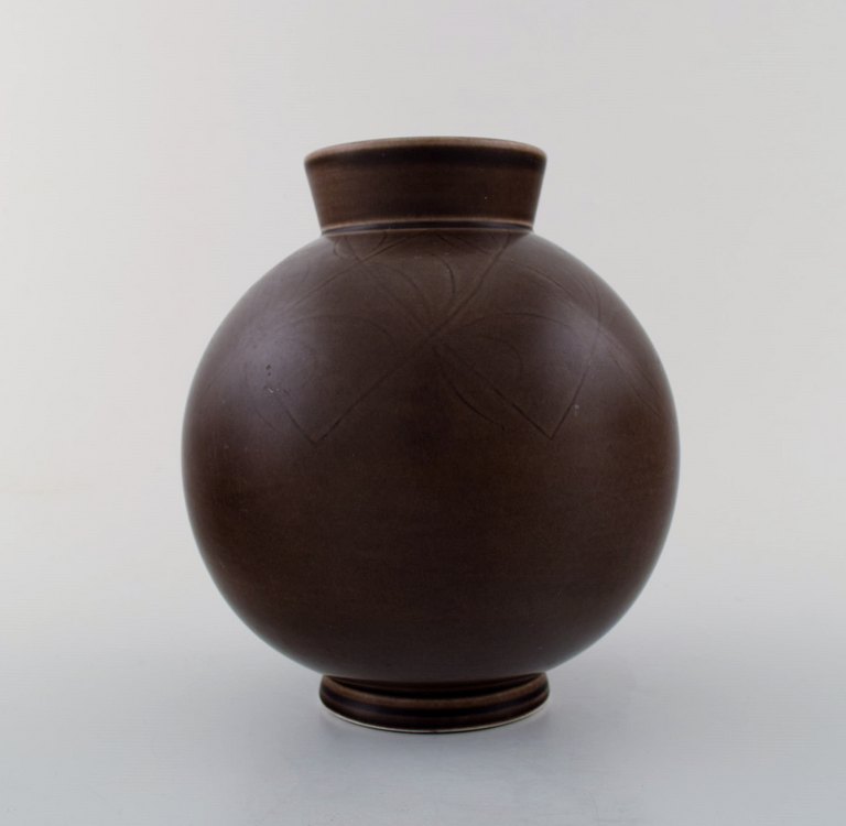 Aluminia, Copenhagen, art deco faience vase, brown glaze. Ca. 1940 s.
