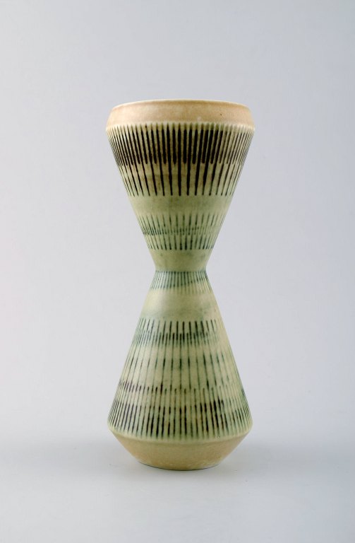 Carl-Harry Stalhane for Rorstrand / Rørstrand, ceramic vase.
