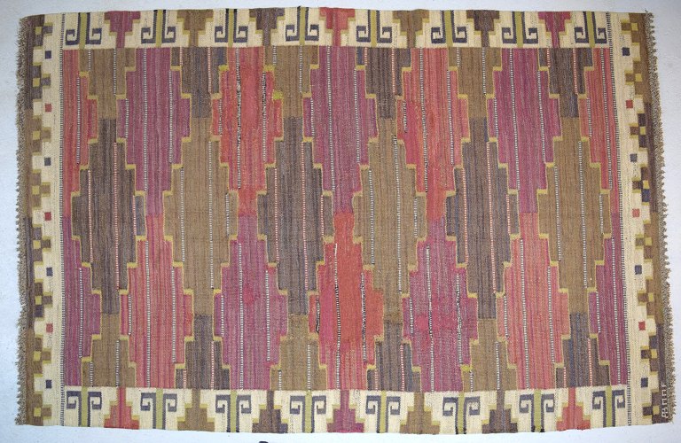 Märta Måås-Fjetterström, Sweden b. 1873, d. 1941
Large handwoven carpet, wool, "rölakan" technique.