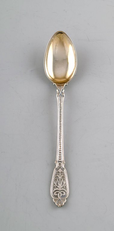 Four silver tea spoons. Early 1900