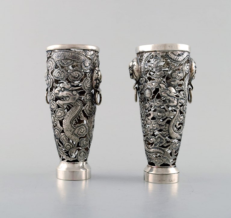 Luen Wo, Shanghai. A pair of dragon vases in silver. Ca. 1900.
