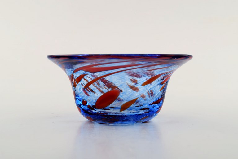 Ulrica Hydman Vallien for Kosta Boda, Sweden. Bowl in blue mouth blown art 
glass. Swedish design 1980