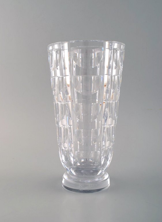 SIMON GATE for Orrefors, "Tusen fönster" : "Thousand windows" art deco vase in 
satin-cut clear art glass. 1950