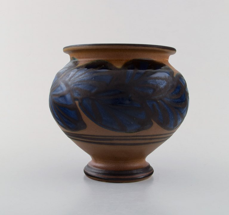 Kähler, HAK, glazed stoneware vase in modern design.
1930 / 40