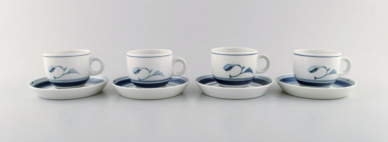 B&G, Bing & Grøndahl. Korinth kaffekop i håndmalet porcelæn med underkop. Sæt på 
4 stk. Modelnummer: 305.