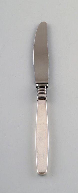 Franz Hingelberg, Denmark. Lunch knife in modernist style. Sterling silver. 
Danish design, ca. 1950.