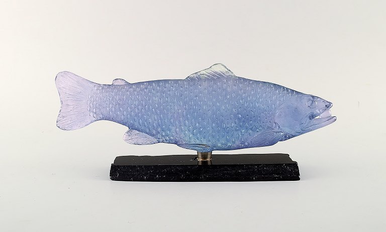 Daum, France. Fish in purple art glass on black marble foot. 20th century.
