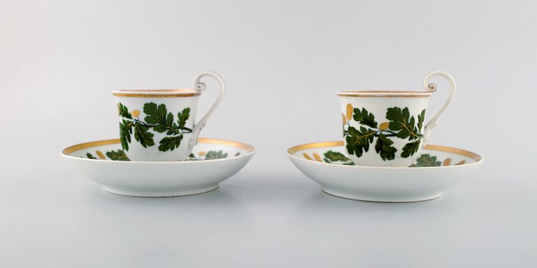 Meissen. Two antique coffee cups with saucers in hand painted porcelain. 
Decoration in gold leaf. 1860-80.