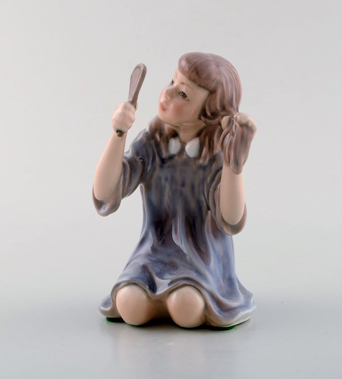 Dahl Jensen porcelain figurine. Girl with mirror. Model number 1351. 1st factory 
quality. 1920/30