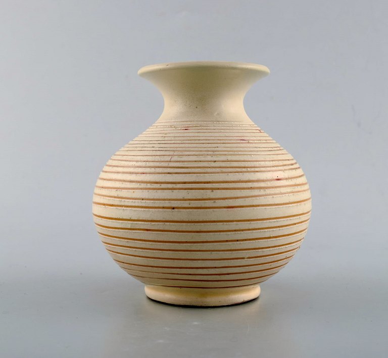 Kähler, Denmark, glazed stoneware vase in modern design. 1930 / 40