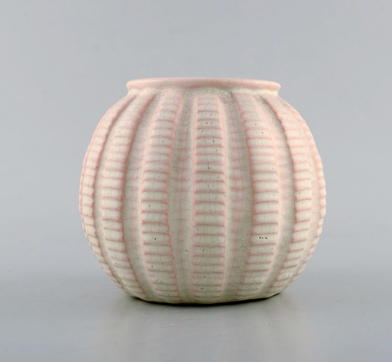 Michael Andersen, Denmark. Vase in glazed stoneware. 1950 / 60s.
