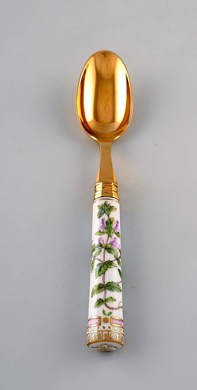 Georg Jensen for Royal Copenhagen. "Flora Danica" dinner spoon of gold plated 
sterling silver. Porcelain handle decorated in colors and gold with flowers.