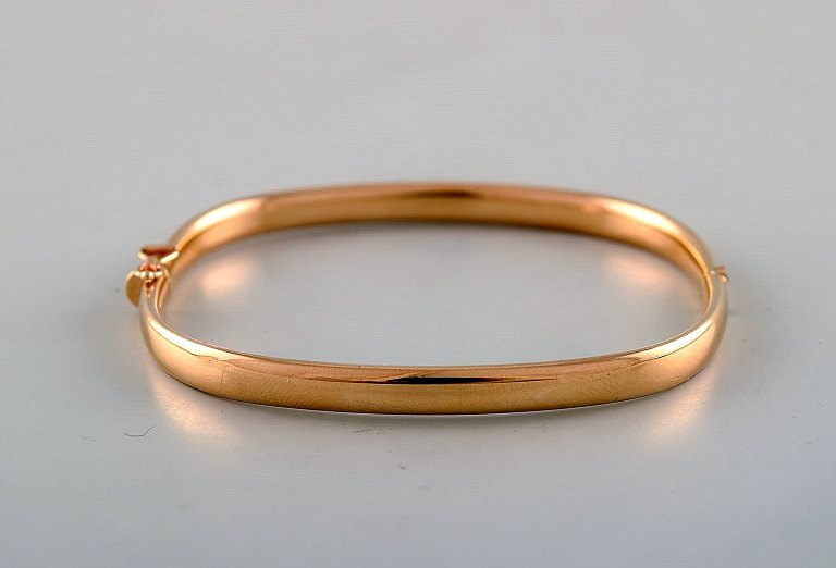 Swedish goldsmith. 14 carat gold bracelet. Mid 20th century.
