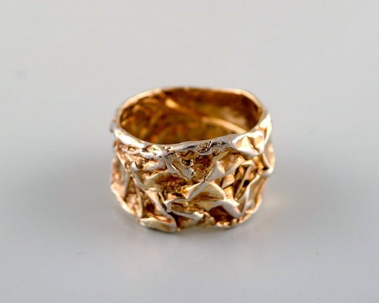 Emquies-Holstein, Denmark. Modernist ring in gilded sterling silver. Late 20th 
century.