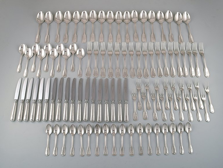 Robbe & Berking, Germany. Large complete old danish service for 18 people in 
plated silver (150). 1930 / 40s.
