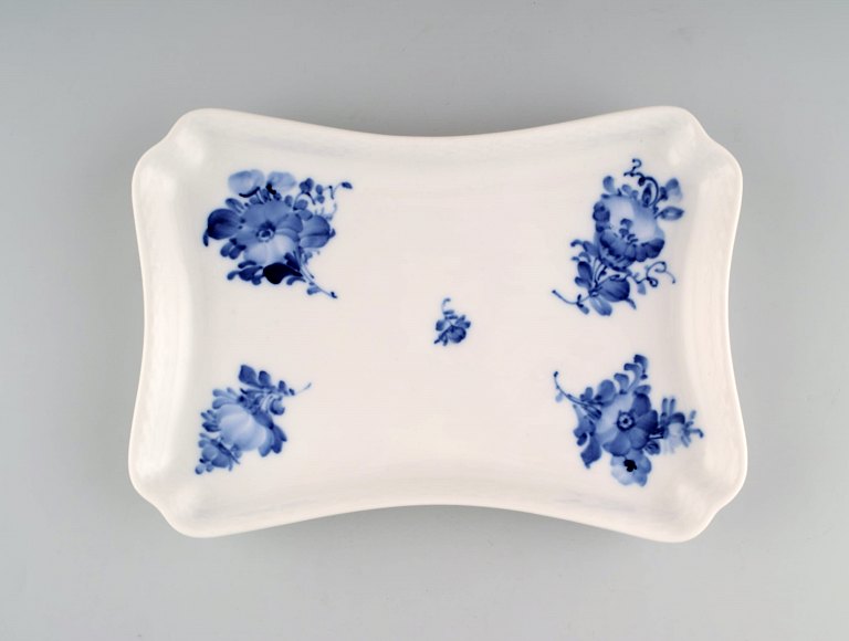 Royal Copenhagen. Blue flower braided tray.
Decoration number 10/8181.