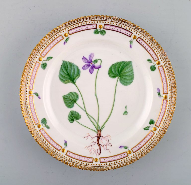 Royal Copenhagen Flora Danica lunch plate Number 20/3550.