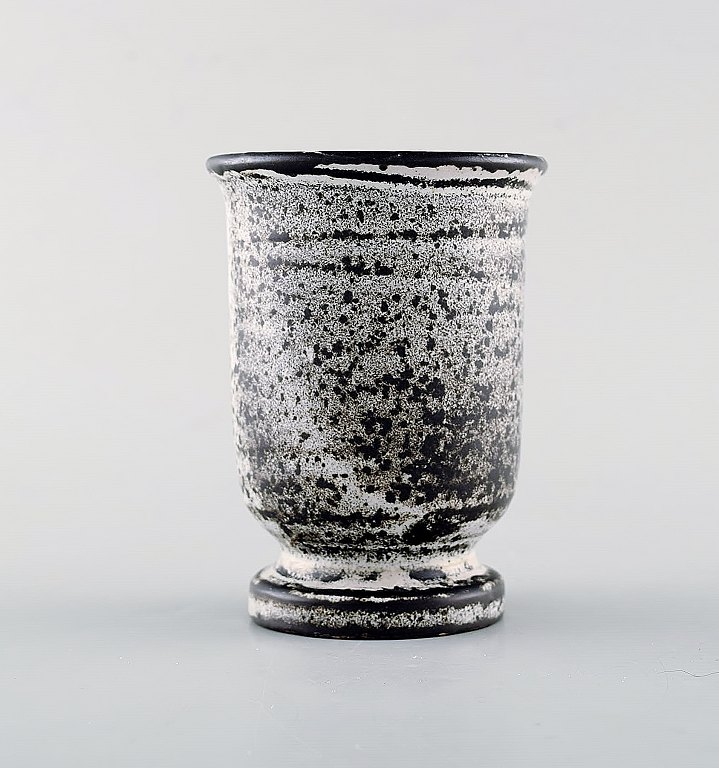 Svend Hammershøi for Kähler, Denmark. Vase in glazed stoneware. Beautiful gray 
black double glaze. 1930 / 40