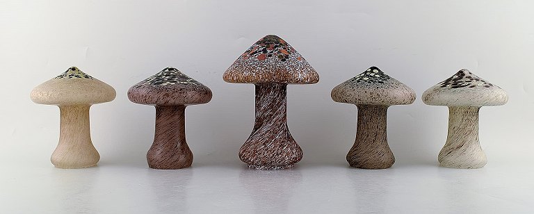 Monica Backström for Kosta Boda. Five mushrooms in art glass. 1980