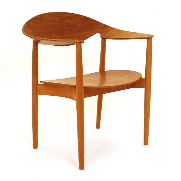 Ejnar Larsen & Aksel Bender Madsen: "Metropolitan Chair" i teak.
Design fra 1949.
Produceret i 1950erne af Fritz Hansen og med mærke herfra.
Under sæde original label med betegnelen "4201 teak"