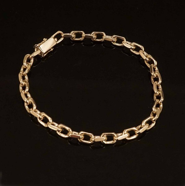 Palle Nielsen, Denmark: A 8kt gold anchor bracelet. W: 17gr. L: 21cm