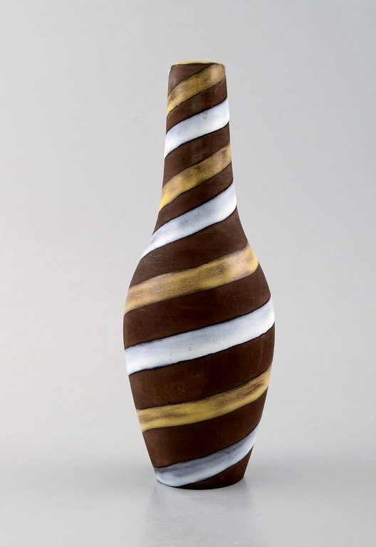 Ingrid Atterberg for Upsala-Ekeby. Vase in glazed ceramics. Spiral design, mid 
20th century.