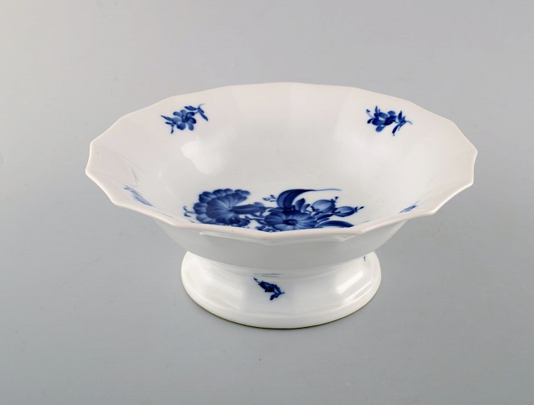 Royal Copenhagen. Blue flower angular bowl/compote.
Decoration number 10/8537.