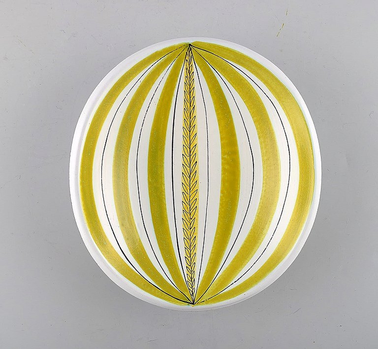 Stig Lindberg for Gustavsberg Studio Hand. Bowl in glazed faience. Mustard 
yellow glaze. Striped decoration. Ca. 1950.