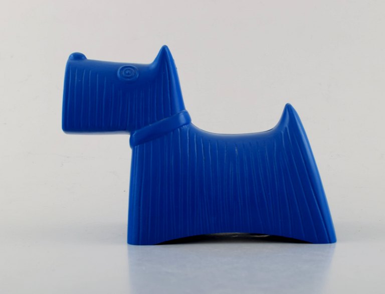 Stig Lindberg money box, blue Scottie. Made of hard plastic.
Designed for Handelsbanken