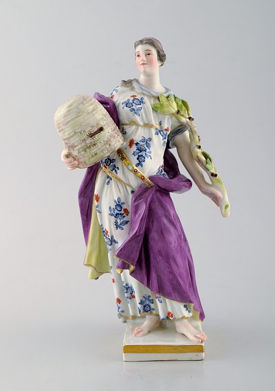 Meissen porcelænsfigur. Kvinde i kjole. Ca. 1900.
