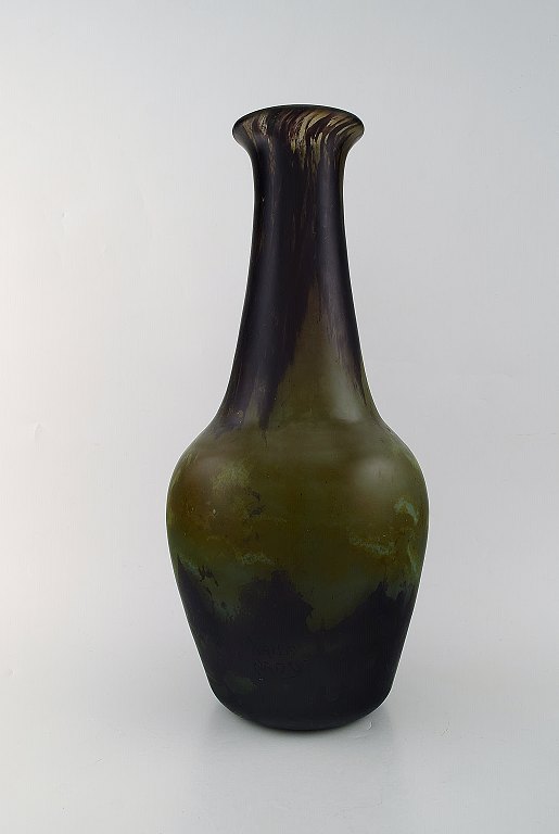 Daum Nancy, France. Colossal art deco vase in mouth-blown art glass in green and 
brown shades. 1930 / 40s.
