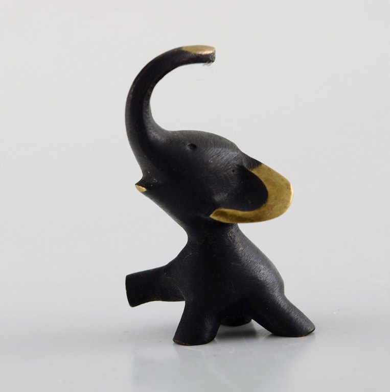 Walter Bosse, østrigsk kunstner og designer (f. 1904, d. 1974) for Herta Baller. 
"Black gold line" elefant i bronze. 1950