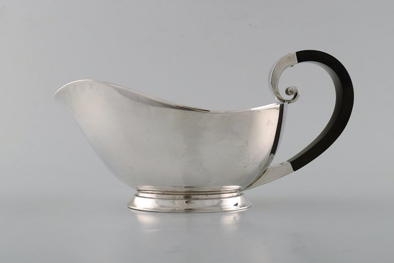 Cohr. Danish silversmith. Art deco sauce boat in silver (830) with ebony handle. 
Dated 1937.
