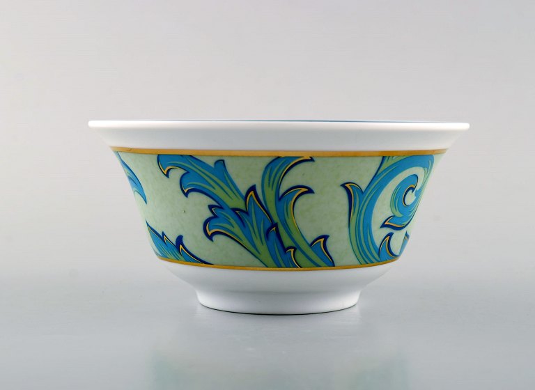 Gianni Versace for Rosenthal. "Arabesque" skål i porcelæn. Sent 1900-tallet. 
