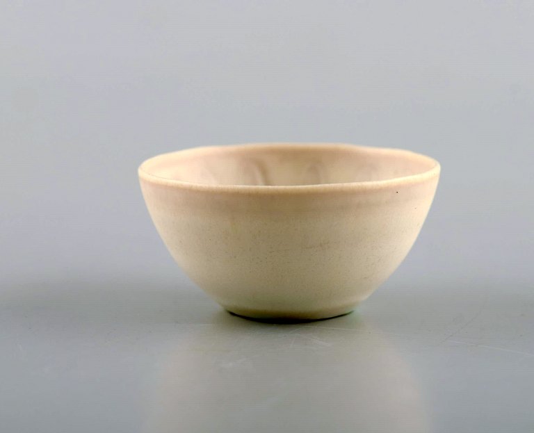 Stig Lindberg for Gustavsberg Studio Hand. Unique miniature bowl in glazed 
ceramics. Beautiful eggshell glaze. Mid 20th century.
