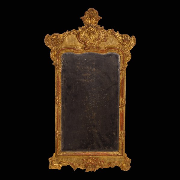 A gilt 18th century George II mirror. England circa 1750-60. Size: 90x48cm