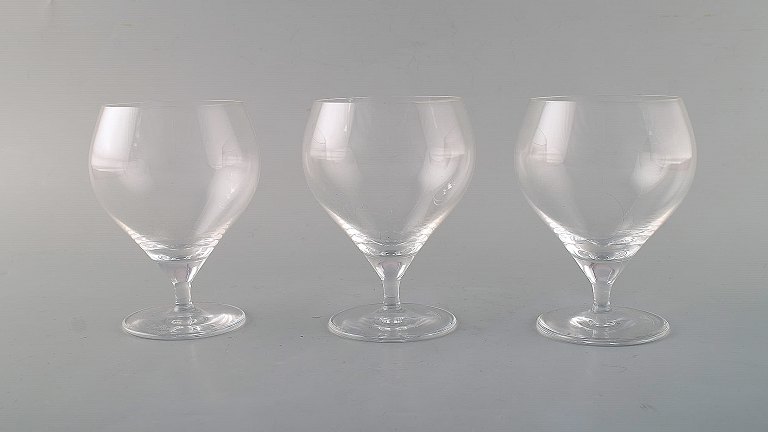 Bjørn Wiinblad (1918-2006) for Rosenthal. Three "Lotus" glass in clear art 
glass. 1980