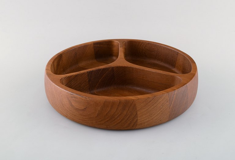 Jens Harald Quistgaard. Skål med indrettede rum i stavlimet teak. Dansk design, 
1960´erne.
