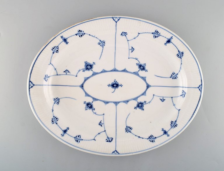 Royal Copenhagen Blue Fluted Plain serving dish in hand painted porcelain. Model 
Number 1/100. Early 20th century.
